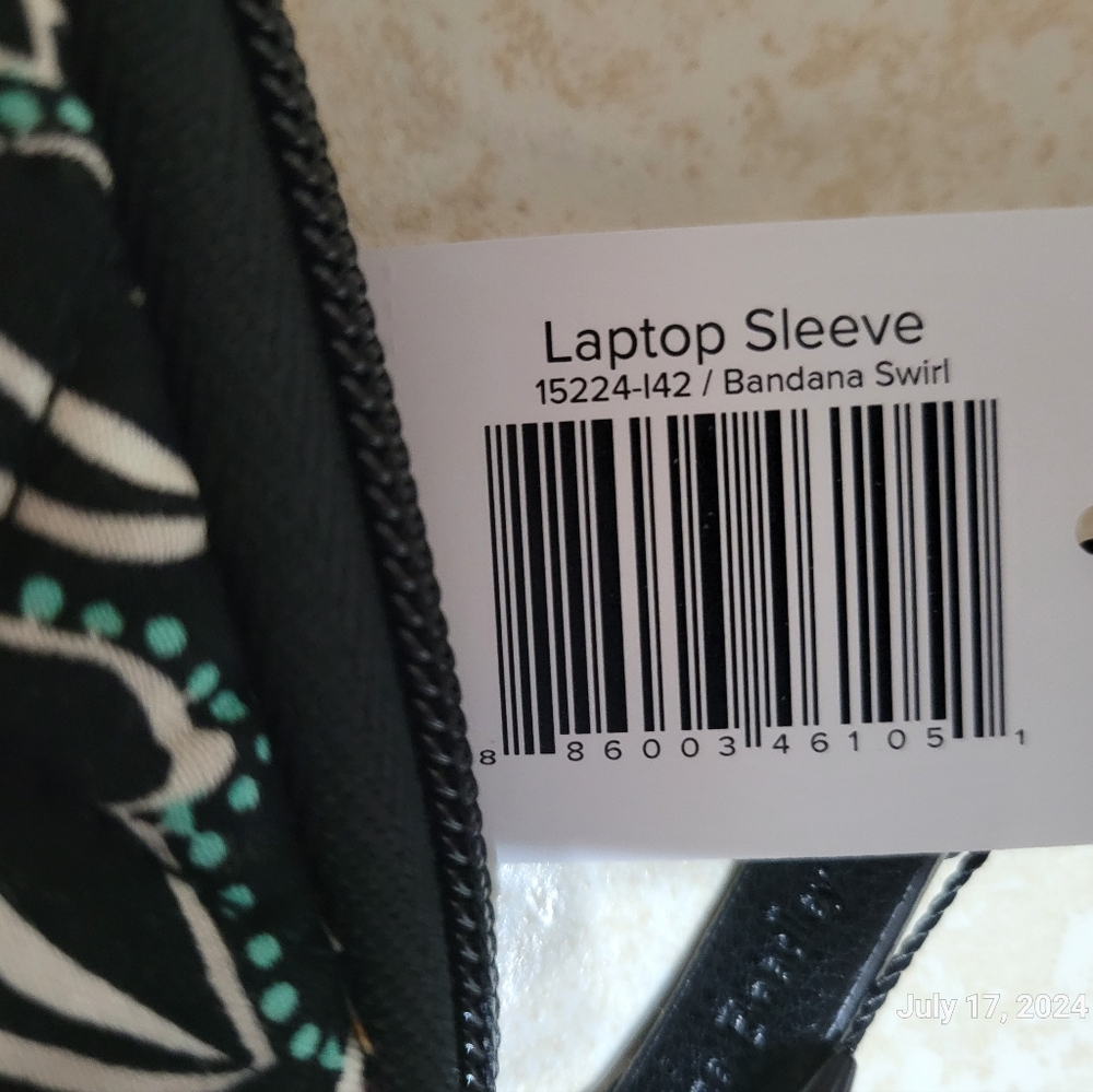 Vera Bradley laptop sleeve - Picture 3 of 4